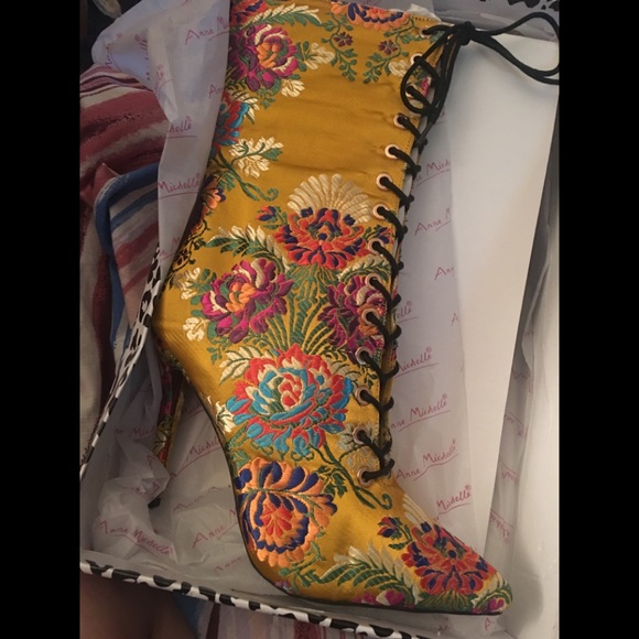 Shoes - Booties heels